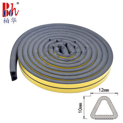 De zelfklevende RubberdieVerbindingen D van EPDM voor Pakhuisdeur 12*10mm worden gevormd