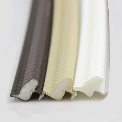 Geluiddichte Pu-het Type van de Strokenbekleding van de Schuimverbinding Schuine randrand voor Deuren en Venster