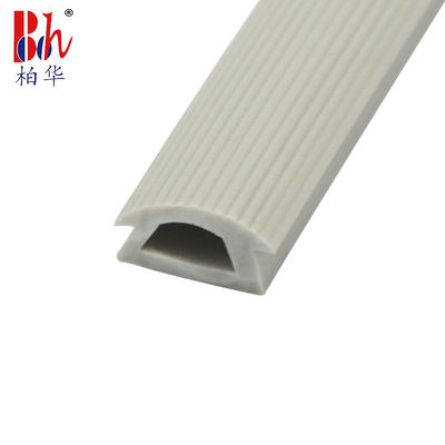 Anti-glijdende PVC-rubberstrip voor aanpasbare kledinghangerstang