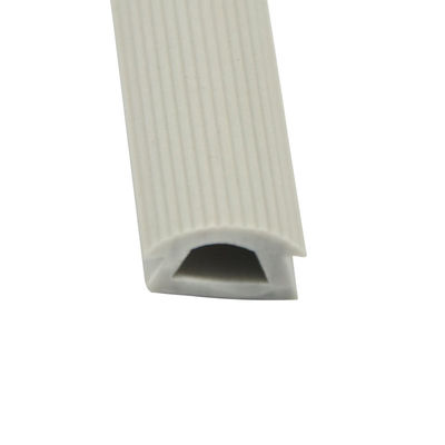 Anti-glijdende PVC-rubberstrip voor aanpasbare kledinghangerstang