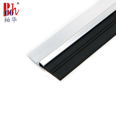 De schroef bevestigde 43mm de Strook van de de Bodemverbinding van de Hoogtedeur met pvc-Rubber