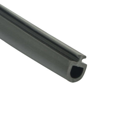 Het Type van de Verbindings Zwarte Groef van Pvc van de lawaaivermindering Rubberstroken voor Aluminiumprofiel